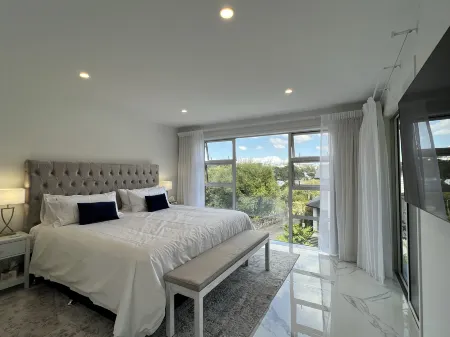 Okahu Bay Villas Отели рядом с достопримечательностью «Девонпорт Музеум»