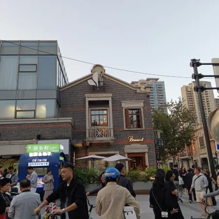 Xiaozhu Homestay (Nanjing West Road) Отели рядом с достопримечательностью «Торговый центр Westgate»