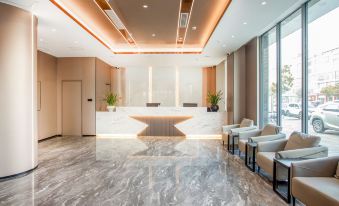 GEM Hotel (Xinyang Xi County Longhu Central City Wuyi Road)