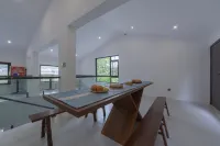 Shanya Light Luxury Intelligent Courtyard Hotel (Zhangjiajie National National Forest Park Store)