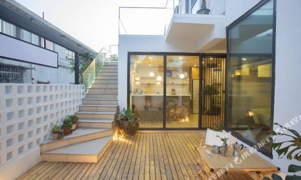 Floral Hotel·Penglai Lane to Hotel