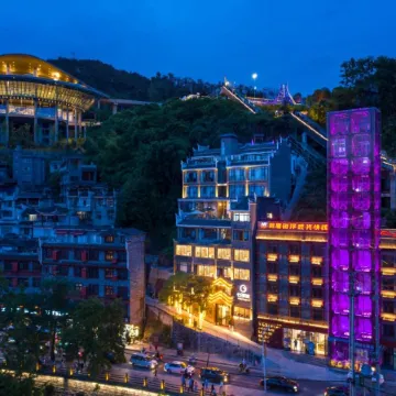 Seven Minutes Inn ( Maglev Panoramic View Station, Phoenix Ancient City)