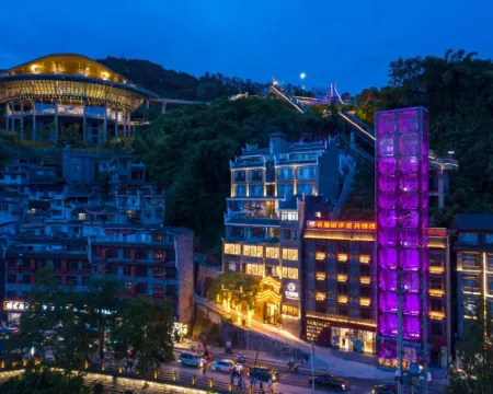 Seven point Homestay (Phoenix Ancient City Maglev Range Rover Station Branch) Hotels in Fenghuang