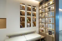 Guangzhou Beijing Road Pedestrian Street Park Front Subway Station Yizhi Mercure