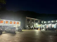 Qiangsheng Farmhouse - parking