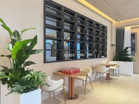 MOne Hotel Отели рядом с достопримечательностью «Shanghai Electric Power Technology and Management College»