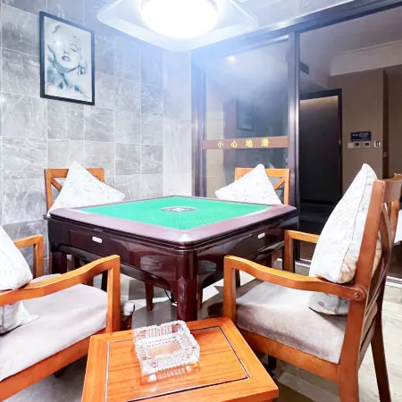 Tianshang Renjian Hotel (Yueyang Food Street)
