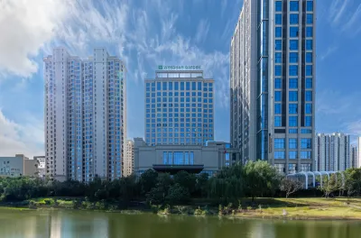 WYNDHAM GARDEN  ChangDe  Downtown Отели рядом с достопримечательностью «Мужчина Воин 74-й армии Чангерманская церковь»