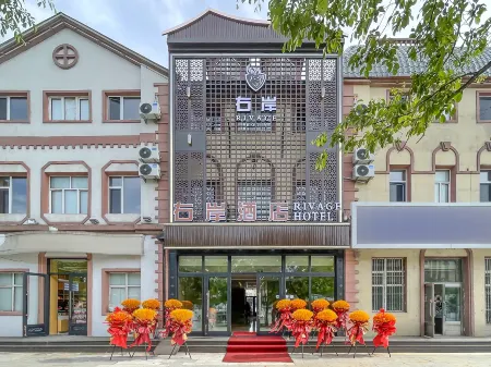 Genhe Right Bank Hotel