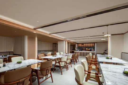 Chenzhou Municipal Government Wuling Avenue Atour Hotel