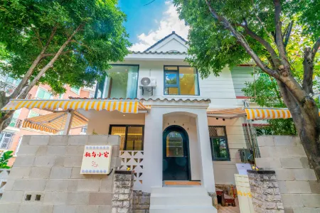 Peach and Little House (Dianchi Lake) Отели рядом с достопримечательностью «CPC Yunnan Provincial Committee Party School»