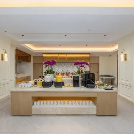 Vienna Hotel (Yichang Zigui Qu Yuan Hometown Cultural Tourism Area Branch)