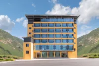 Rezen Wangshanqi Hotel (Maoxian) - parking