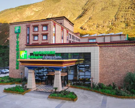 稲城亞丁ホリデイ イン エクスプレススイートホテル 稲城のホテル