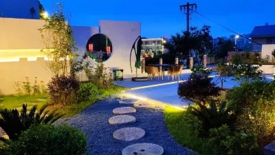 Pushe Guesthouse Hotels near Golden Beach