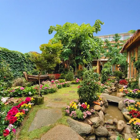Mu Yun Flower House