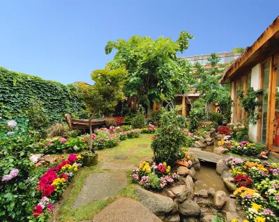 Mu Yun Flower House