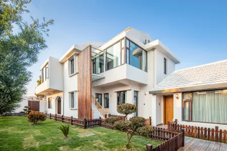 Floral Hotel ·Shanghai Huachen Yuexi hotel (Chongming Island near Xisha Pearl Lake scenic spot) Отели рядом с достопримечательностью «Xisha Wetland»