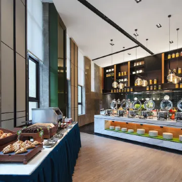 Hampton by Hilton Chongqing Qianjiang Отели рядом с достопримечательностью «Холл-Стрит Планирование Выставок»