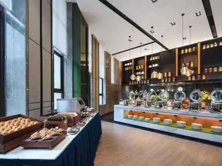 Hampton by Hilton Chongqing Qianjiang Отели рядом с достопримечательностью «Chongqing Vocational Institute of Tourism»