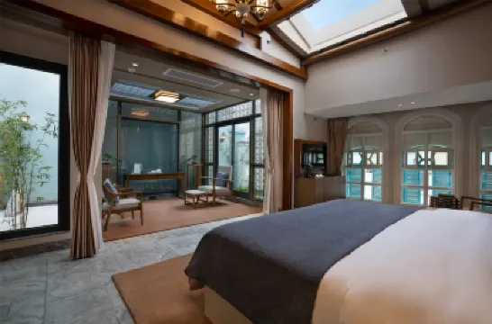 海口寰海閣博物館酒店（騎樓老街店） 鄰近海口南洋騎樓老街文化展示館的酒店