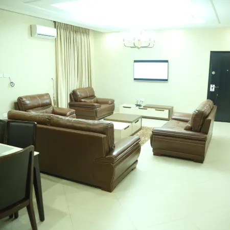 De Grandeur Tower Apartment