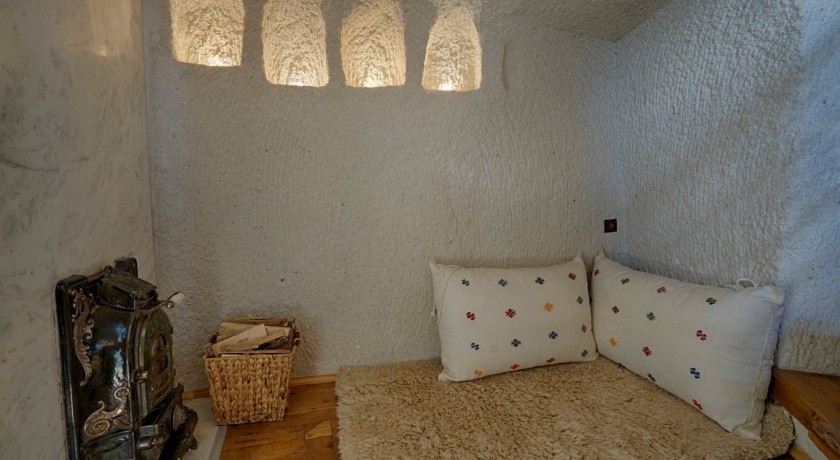 Artemis Cave Suites