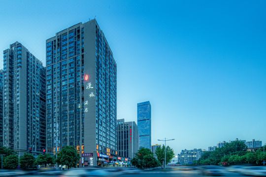 漫城酒店(长沙南火车站长沙大道地铁站店)