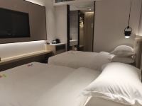 格菲酒店(湖北二师光谷武汉东站地铁站店) - 特色双床房