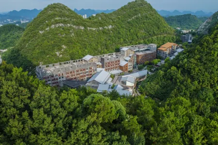 Confucius  Hotel Отели рядом с достопримечательностью «Guizhou Aviation Vocational and Technical College»