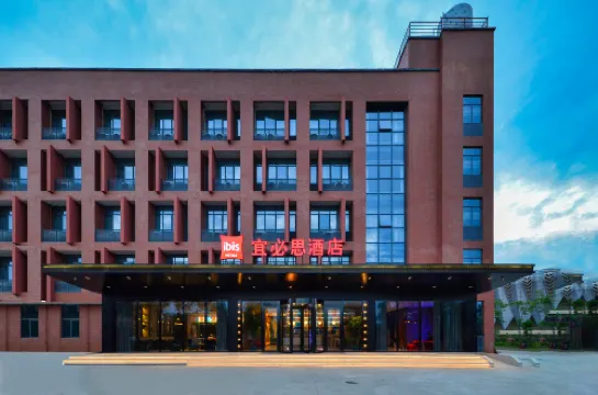 Ibis Hotel (Jiujiang Gongqingcheng University Town) Hotels in Gongqingcheng