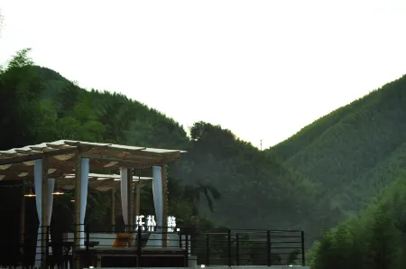 Lepu Shanjing Boutique Hostel Отели рядом с достопримечательностью «Shangougou Scenic Resort»