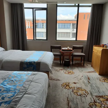 Fenghuang Huating Hostel