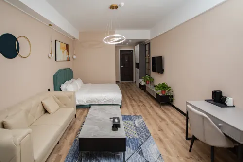 Squid Future Hotel (Zhumadian High-speed Railway Station)