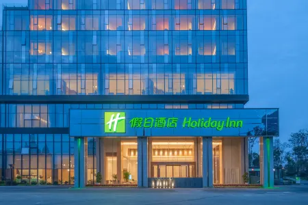 Holiday Inn Luzhou Longjian (Luzhou High Speed Railway Station) Отели рядом с достопримечательностью «Bell Tower and Drum Tower»