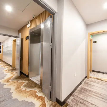 City Ant Hotel (Nanjing Wutang Square Metro Station) Отели рядом с достопримечательностью «Йиджианг Тауер»