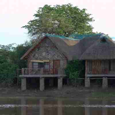 Njobvu Safari Hotel Exterior