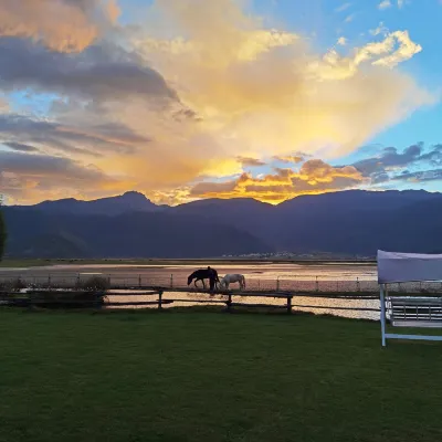 Shangri-La Skyland Tent Manor Hoteles cerca de Napahai Tourism Area Dala Scenic Spot