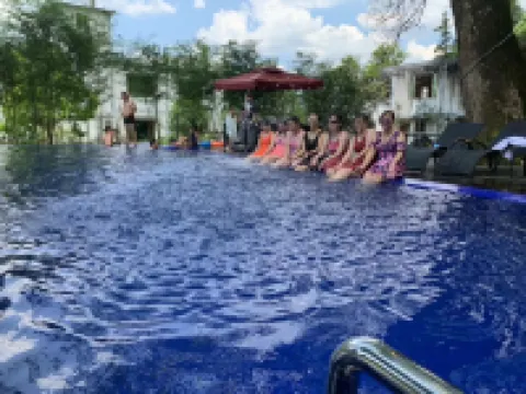 Yingxi Peak Forest Corridor Cuiying Residence