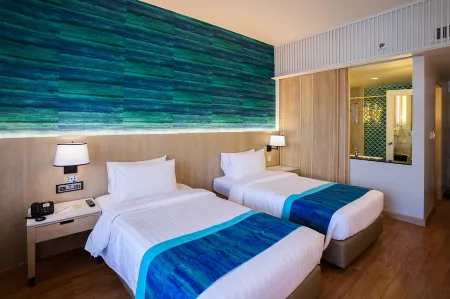 The Royal Paradise Hotel & Spa Отели рядом с достопримечательностью «Local Dive Thailand»