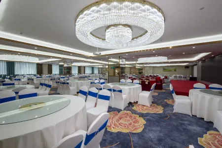 Vienna Hotels (New Xunwu County bus station) Отели в г. Сюньву