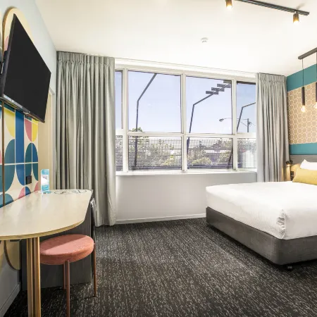 Royal Hotel by Nightcap Social Hotele w: Essendon