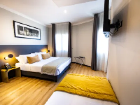 โรงแรมครอสส์ โรงแรมในโรม