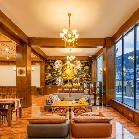 Far Mountain Dream Hotel