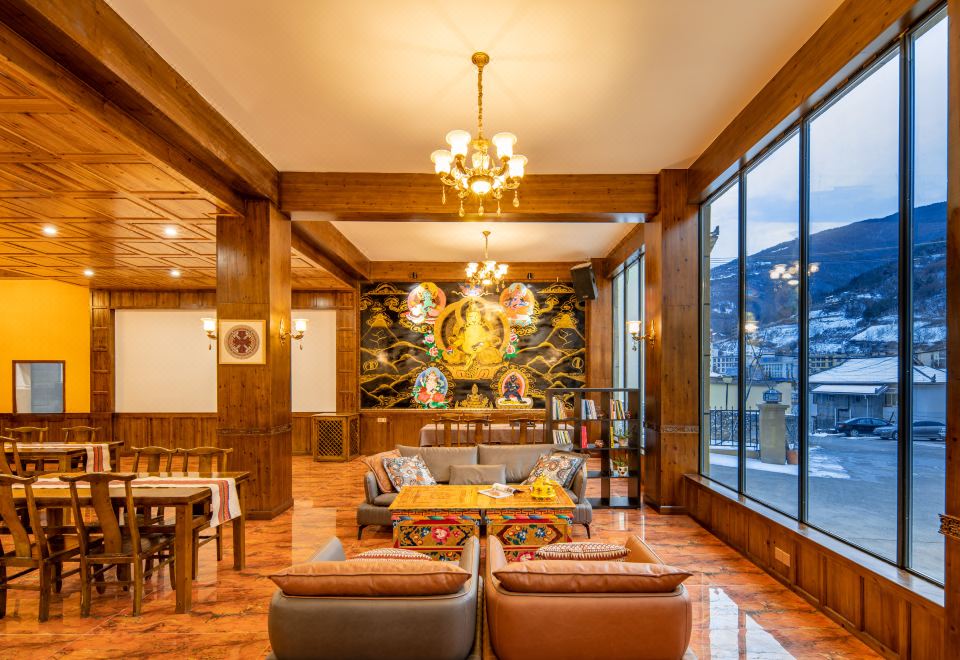 Far Mountain Dream Hotel - Housity