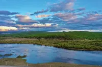 The Root River And the Mountain Hotel - vue sur la montagne