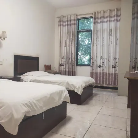 Luodian Xinhe Hotel