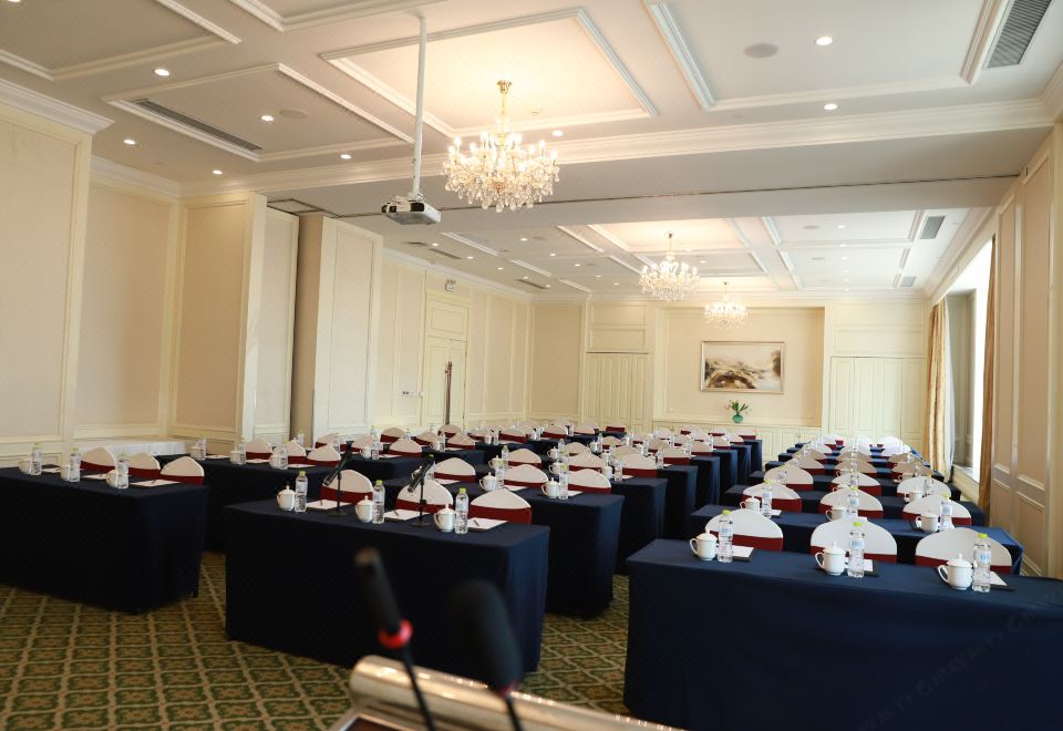 2. 칭다오 진스 인..