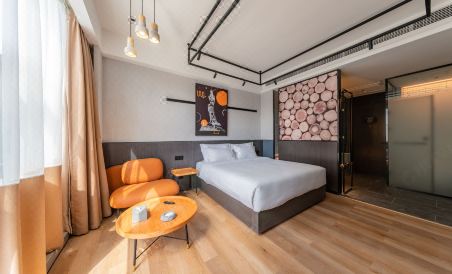ZMAX Hotel Zhuhai Gongbei Port Lovers Road Branch - Housity