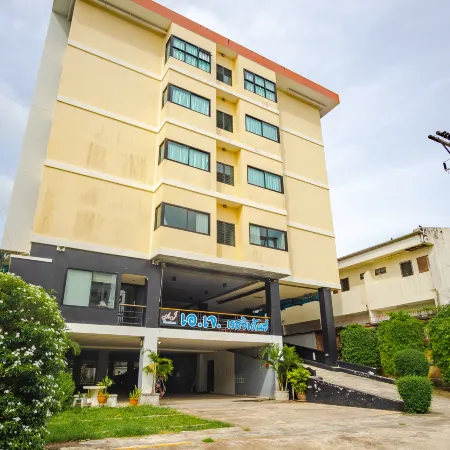 AJ Residence Отели рядом с достопримечательностью «Автобусный вокзал Phuket – Терминал 2»